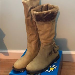 Beige women boots